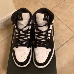 Air Jordan 1 Mid